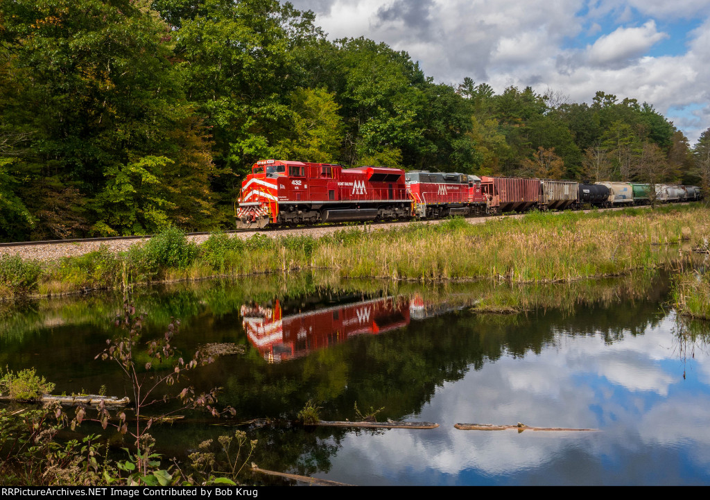 VTR 432 leads the Rutland-Hoosick Junction turn southbound at a beaver swamp in Shaftsbury, VT